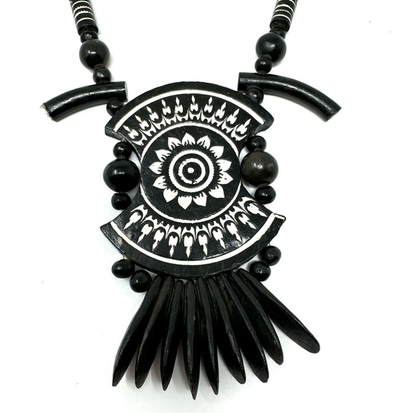 Tribal wood necklace - Picture 4 of 9